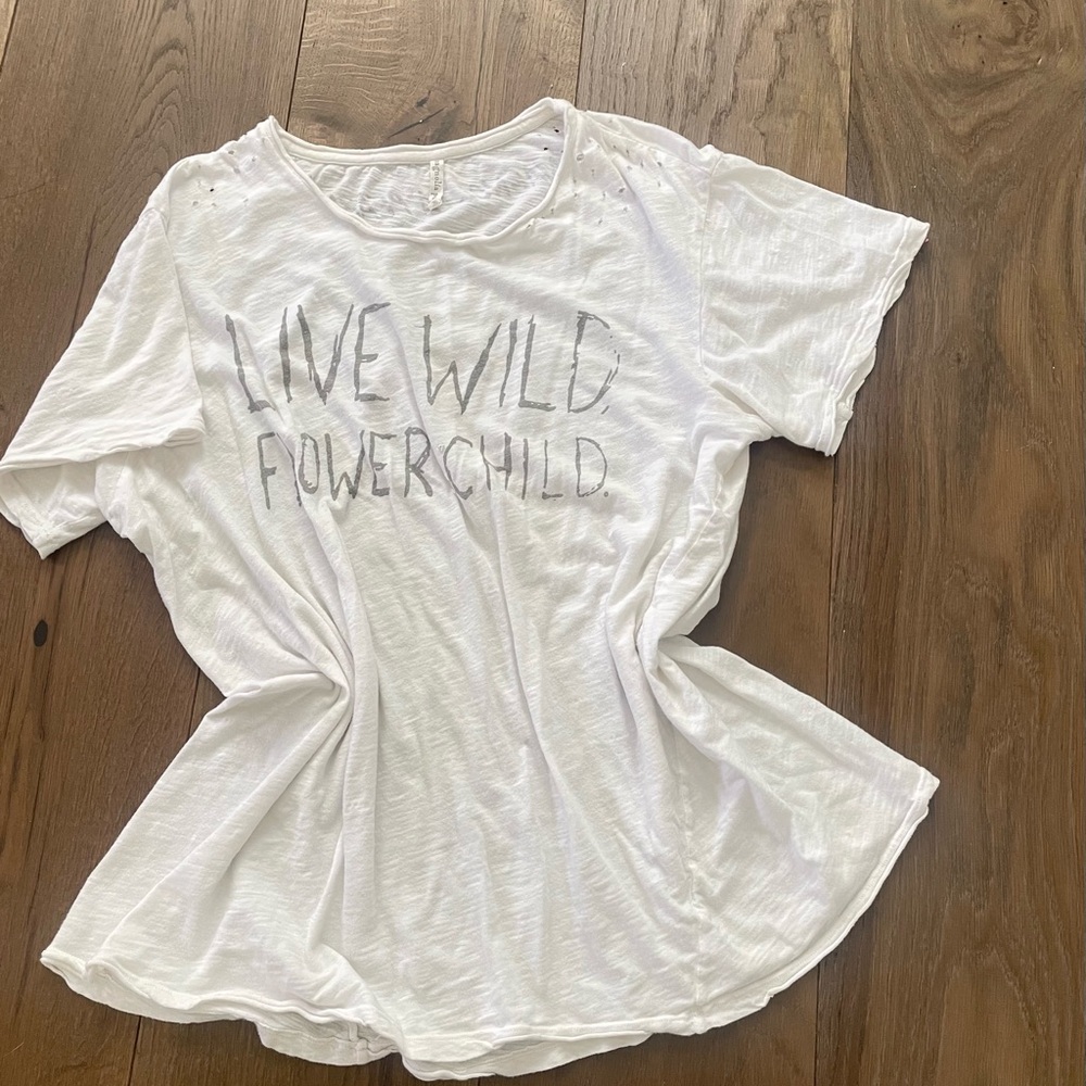 Rare Magnolia Pearl Tee in True. Live Wild Flower Child 🌸 Firm Price Posted